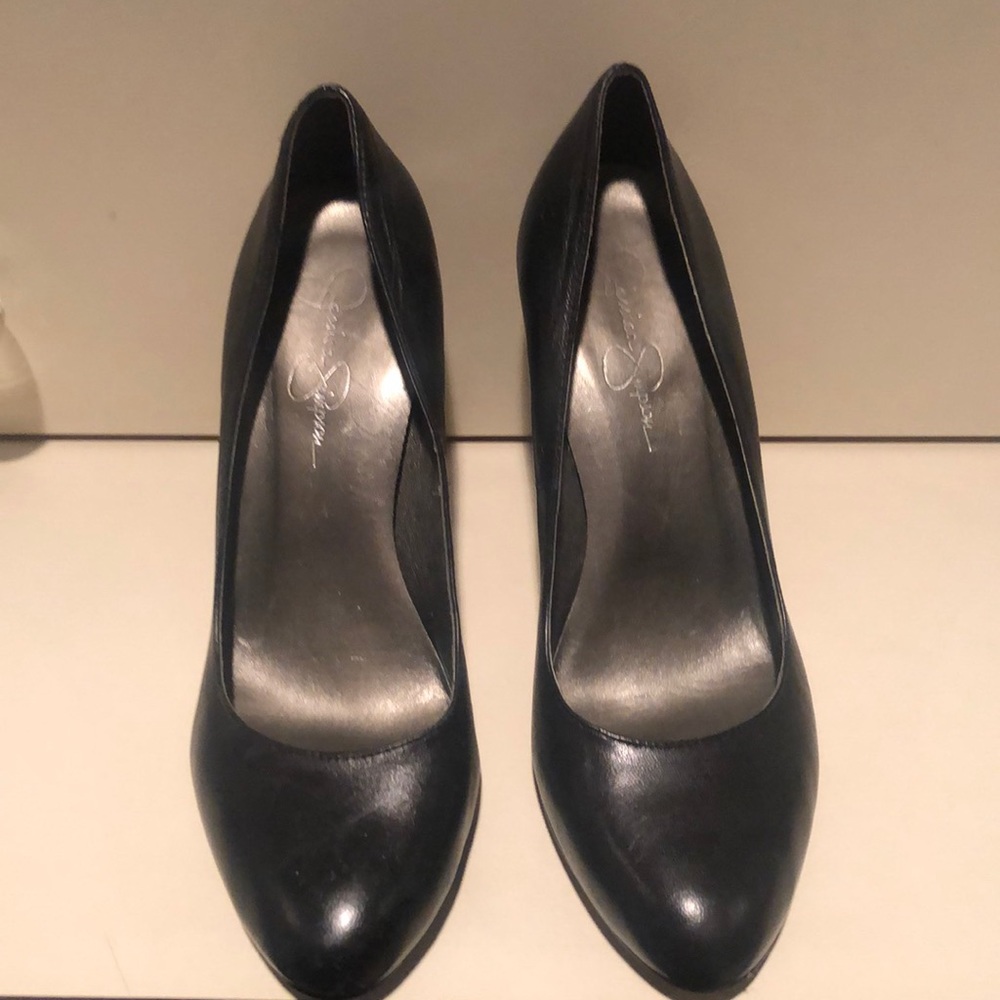 Black Pumps
